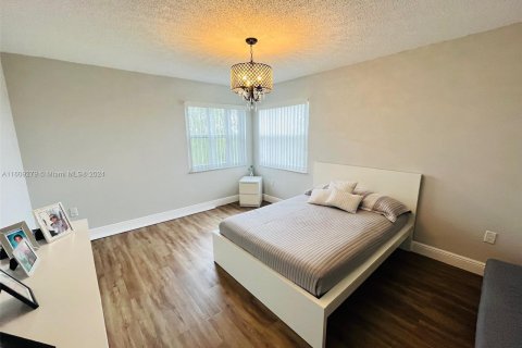 Condo in Lauderhill, Florida, 3 bedrooms  № 1231852 - photo 16