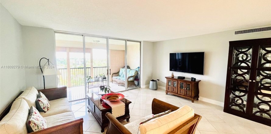 Condo in Lauderhill, Florida, 3 bedrooms  № 1231852