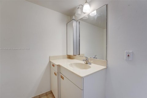 Condo in Fort Lauderdale, Florida, 2 bedrooms  № 1231935 - photo 27