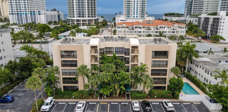 Condo in Fort Lauderdale, Florida, 2 bedrooms  № 1231935