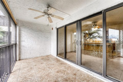 Condo in Fort Lauderdale, Florida, 2 bedrooms  № 1231935 - photo 11