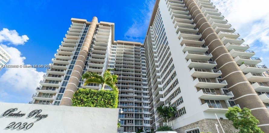 Condominio en Hallandale Beach, Florida, 1 dormitorio  № 1310114