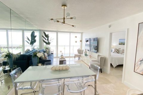 Condo in Hallandale Beach, Florida, 1 bedroom  № 1310114 - photo 12