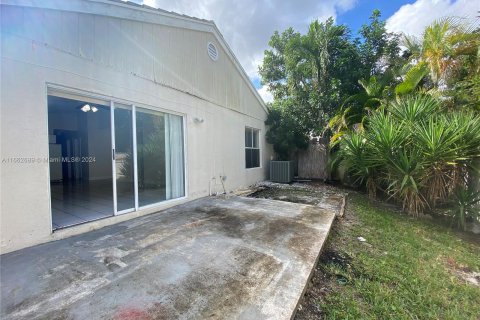 Villa ou maison à louer à Margate, Floride: 3 chambres, 111.02 m2 № 1370893 - photo 16