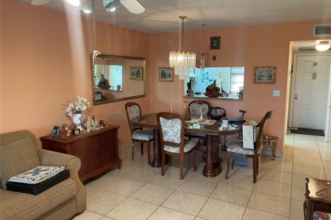 Copropriété à vendre à Pembroke Pines, Floride: 1 chambre, 63.17 m2 № 1177363 - photo 16