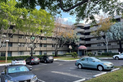 Condominio en venta en Pembroke Pines, Florida, 1 dormitorio, 63.17 m2 № 1177363 - foto 1