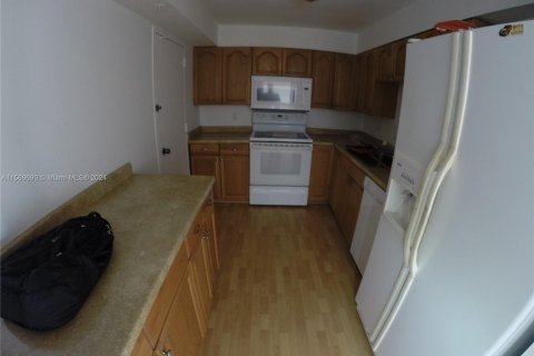 Condo in Sunny Isles Beach, Florida, 1 bedroom  № 1119492 - photo 10