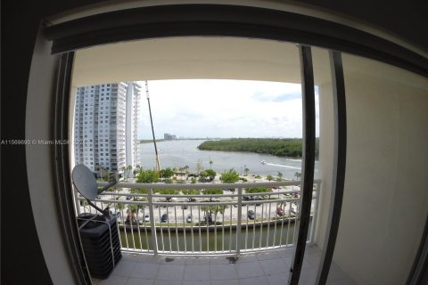 Condominio en venta en Sunny Isles Beach, Florida, 1 dormitorio, 65.5 m2 № 1119492 - foto 4