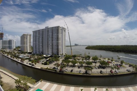 Condo in Sunny Isles Beach, Florida, 1 bedroom  № 1119492 - photo 5