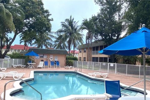 Condo in Deerfield Beach, Florida, 2 bedrooms  № 934092 - photo 13