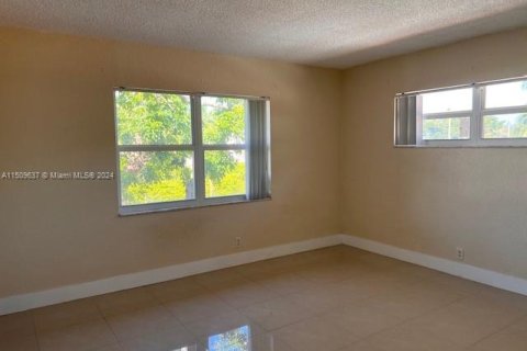 Condo in Deerfield Beach, Florida, 2 bedrooms  № 934092 - photo 6