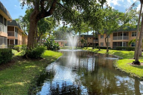 Condo in Deerfield Beach, Florida, 2 bedrooms  № 934092 - photo 19