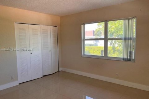 Condo in Deerfield Beach, Florida, 2 bedrooms  № 934092 - photo 5