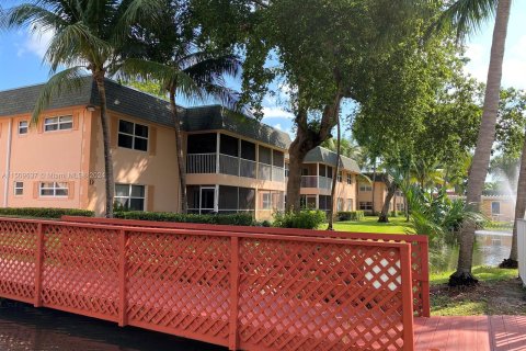 Condo in Deerfield Beach, Florida, 2 bedrooms  № 934092 - photo 16