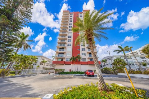 Copropriété à vendre à Hallandale Beach, Floride: 2 chambres, 101.45 m2 № 1375665 - photo 4