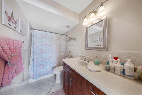 Copropriété à vendre à Hallandale Beach, Floride: 2 chambres, 101.45 m2 № 1375665 - photo 28