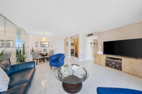 Condominio en venta en Hallandale Beach, Florida, 2 dormitorios, 101.45 m2 № 1375665 - foto 10