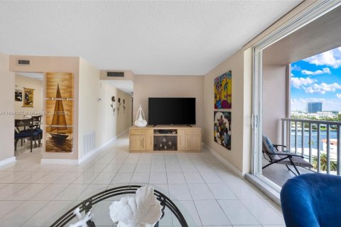 Condominio en venta en Hallandale Beach, Florida, 2 dormitorios, 101.45 m2 № 1375665 - foto 9