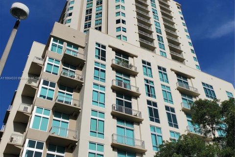 Condominio en alquiler en Miami, Florida, 1 dormitorio, 74.04 m2 № 1375615 - foto 1