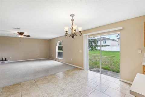 House in Davenport, Florida 4 bedrooms, 280.01 sq.m. № 1262165 - photo 10