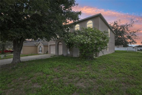 House in Davenport, Florida 4 bedrooms, 280.01 sq.m. № 1262165 - photo 2