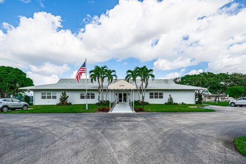 Condo in Delray Beach, Florida, 2 bedrooms  № 945488 - photo 1