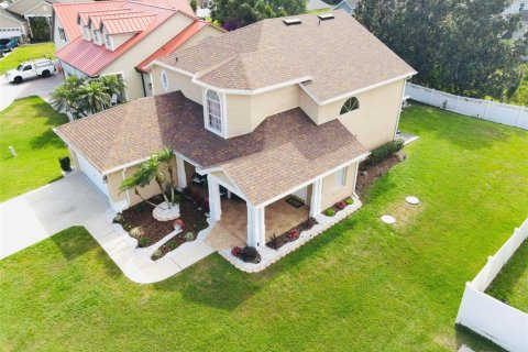 House in Kissimmee, Florida 5 bedrooms, 208.1 sq.m. № 1359789 - photo 2