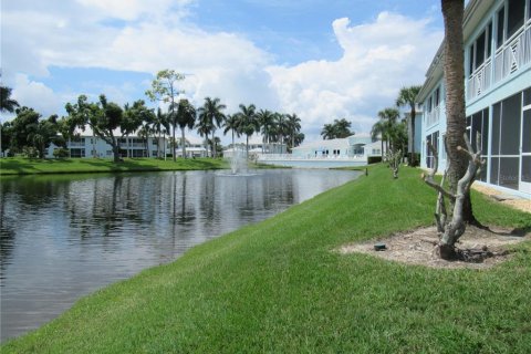 Condo in North Port, Florida, 2 bedrooms  № 1359790 - photo 30