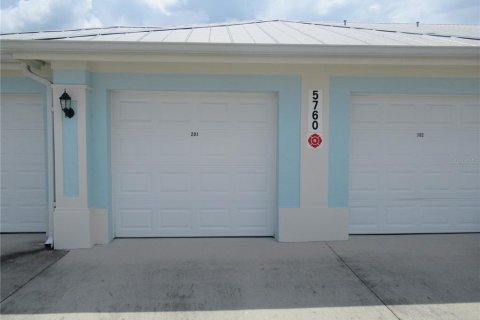 Copropriété à vendre à North Port, Floride: 2 chambres, 108.51 m2 № 1359790 - photo 1