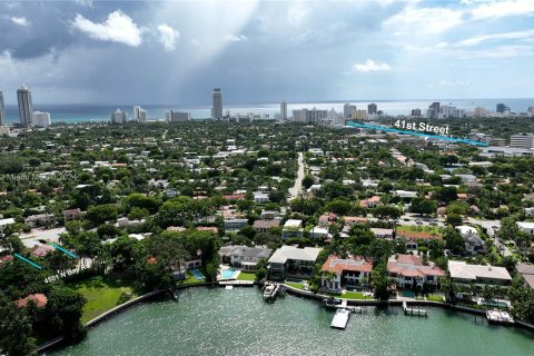 Casa en venta en Miami Beach, Florida, 5 dormitorios, 408.86 m2 № 1370488 - foto 24