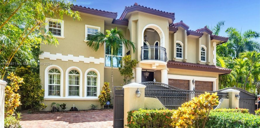 House in Miami Beach, Florida 5 bedrooms, 408.86 sq.m. № 1370488