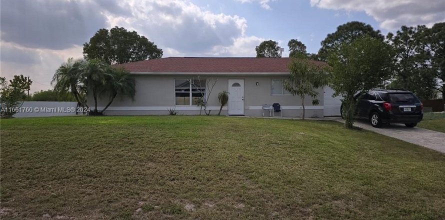 House in Lehigh Acres, Florida 3 bedrooms, 107.4 sq.m. № 1370529