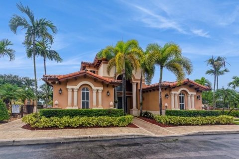 Touwnhouse à vendre à Miami, Floride: 3 chambres, 158.31 m2 № 1370487 - photo 16