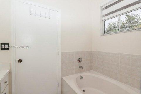 Adosado en venta en Miami, Florida, 3 dormitorios, 158.31 m2 № 1370487 - foto 9