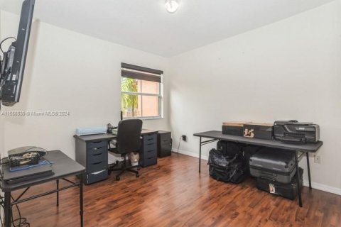 Adosado en venta en Miami, Florida, 3 dormitorios, 158.31 m2 № 1370487 - foto 11