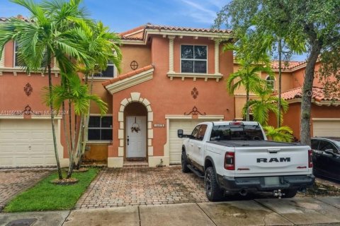 Townhouse in Miami, Florida 3 bedrooms, 158.31 sq.m. № 1370487 - photo 1