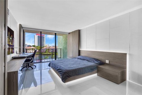 Copropriété à vendre à Hallandale Beach, Floride: 2 chambres, 99.87 m2 № 1309197 - photo 15