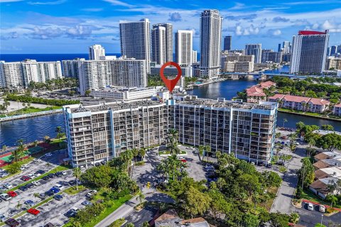 Copropriété à vendre à Hallandale Beach, Floride: 2 chambres, 99.87 m2 № 1309197 - photo 27