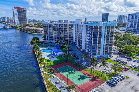 Copropriété à vendre à Hallandale Beach, Floride: 2 chambres, 99.87 m2 № 1309197 - photo 30