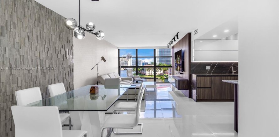 Condo à Hallandale Beach, Floride, 2 chambres  № 1309197