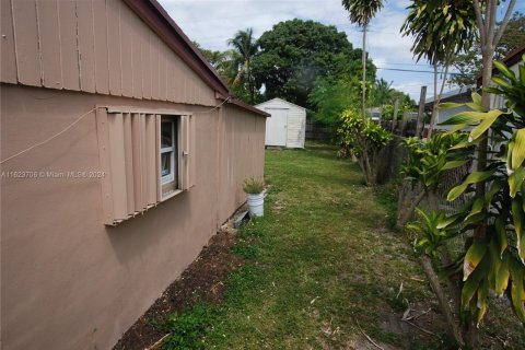 House in North Miami Beach, Florida 3 bedrooms, 118.54 sq.m. № 1309352 - photo 6