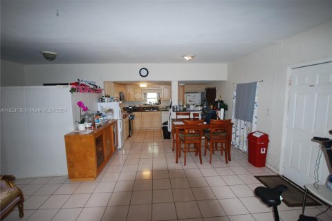 House in North Miami Beach, Florida 3 bedrooms, 118.54 sq.m. № 1309352 - photo 9