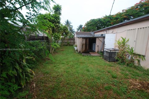 House in North Miami Beach, Florida 3 bedrooms, 118.54 sq.m. № 1309352 - photo 8