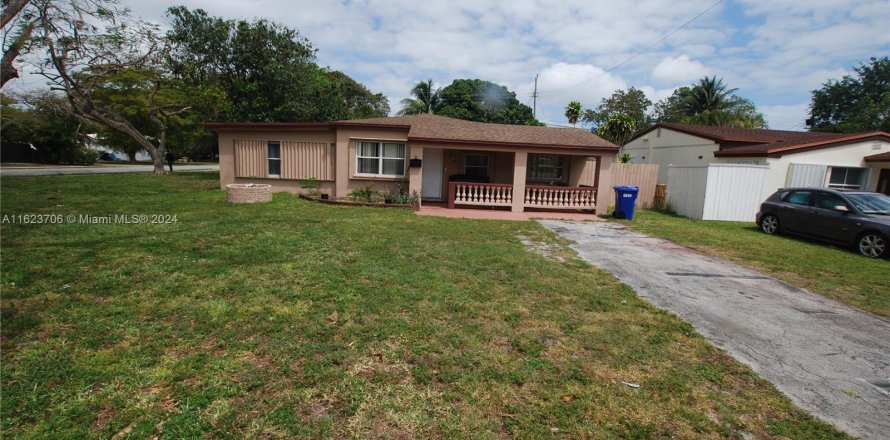 House in North Miami Beach, Florida 3 bedrooms, 118.54 sq.m. № 1309352