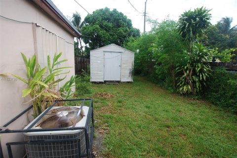 House in North Miami Beach, Florida 3 bedrooms, 118.54 sq.m. № 1309352 - photo 12