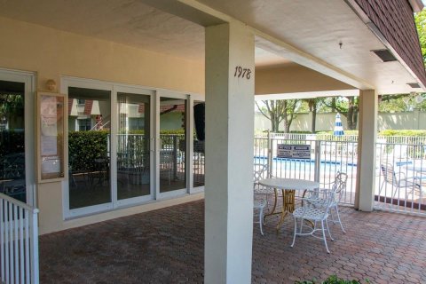 Condo in Pompano Beach, Florida, 2 bedrooms  № 1096583 - photo 1