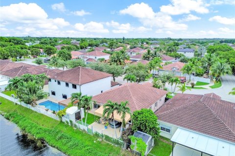 Casa en venta en Cutler Bay, Florida, 4 dormitorios, 183.67 m2 № 1333142 - foto 2