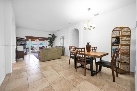 Casa en venta en Cutler Bay, Florida, 4 dormitorios, 183.67 m2 № 1333142 - foto 5