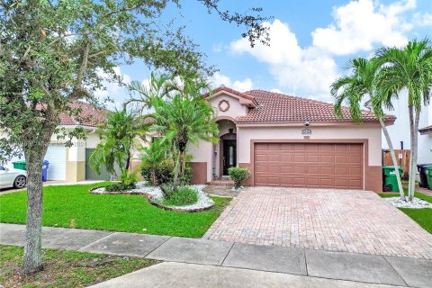 Casa en venta en Cutler Bay, Florida, 4 dormitorios, 183.67 m2 № 1333142 - foto 1