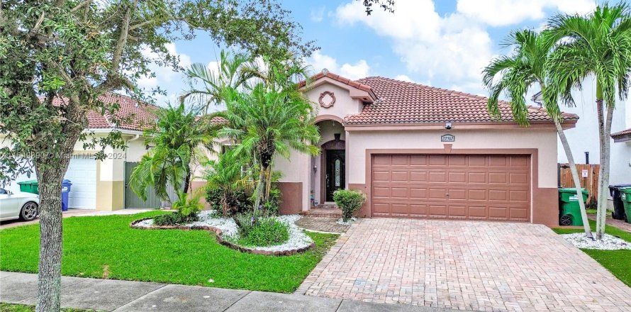 Casa en Cutler Bay, Florida 4 dormitorios, 183.67 m2 № 1333142